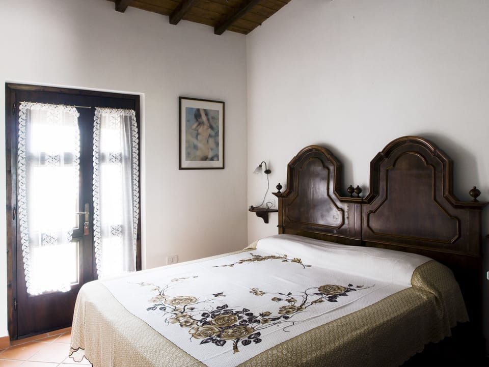 House, 2 Bedrooms (Rosmarino) | 2 bedrooms, down comforters, laptop workspace, blackout drapes