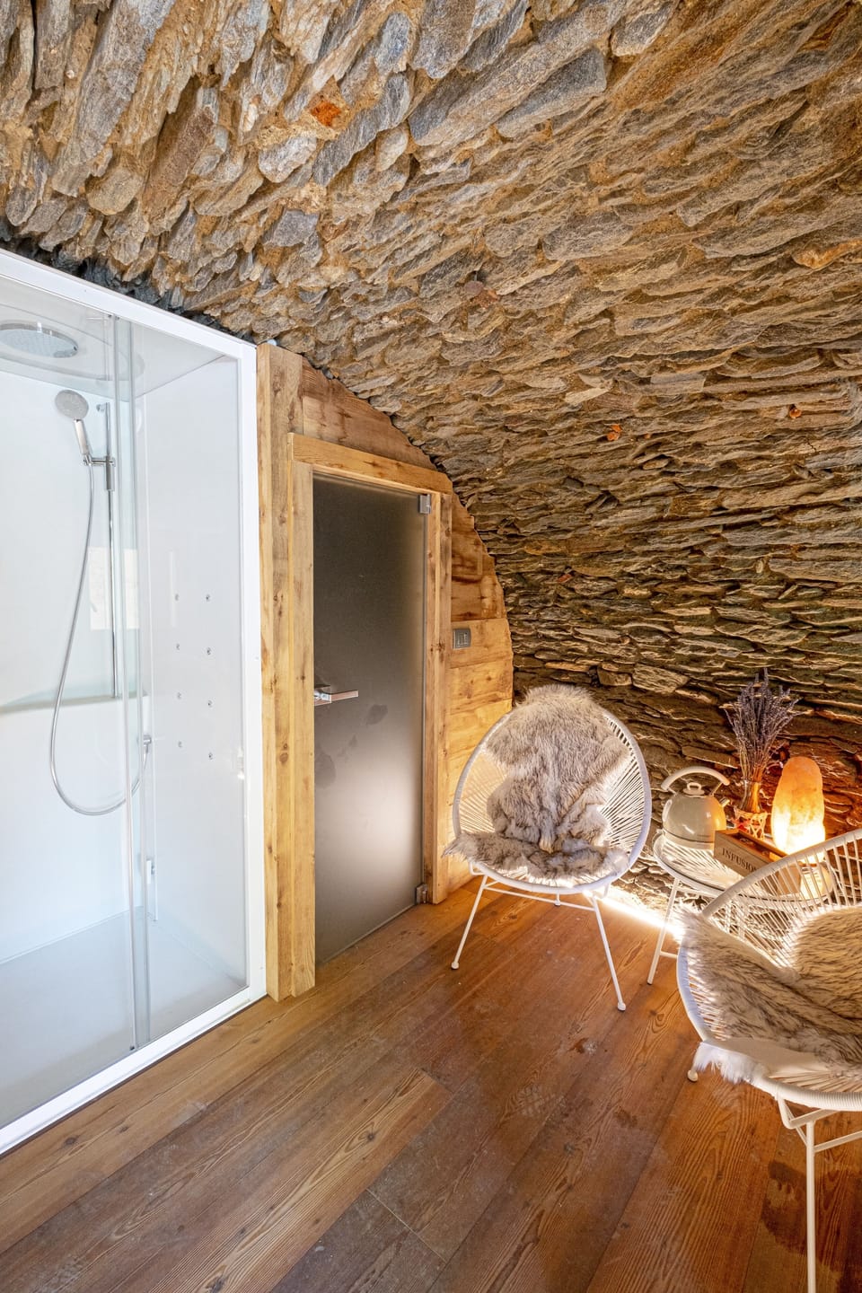 Sauna, hot tub