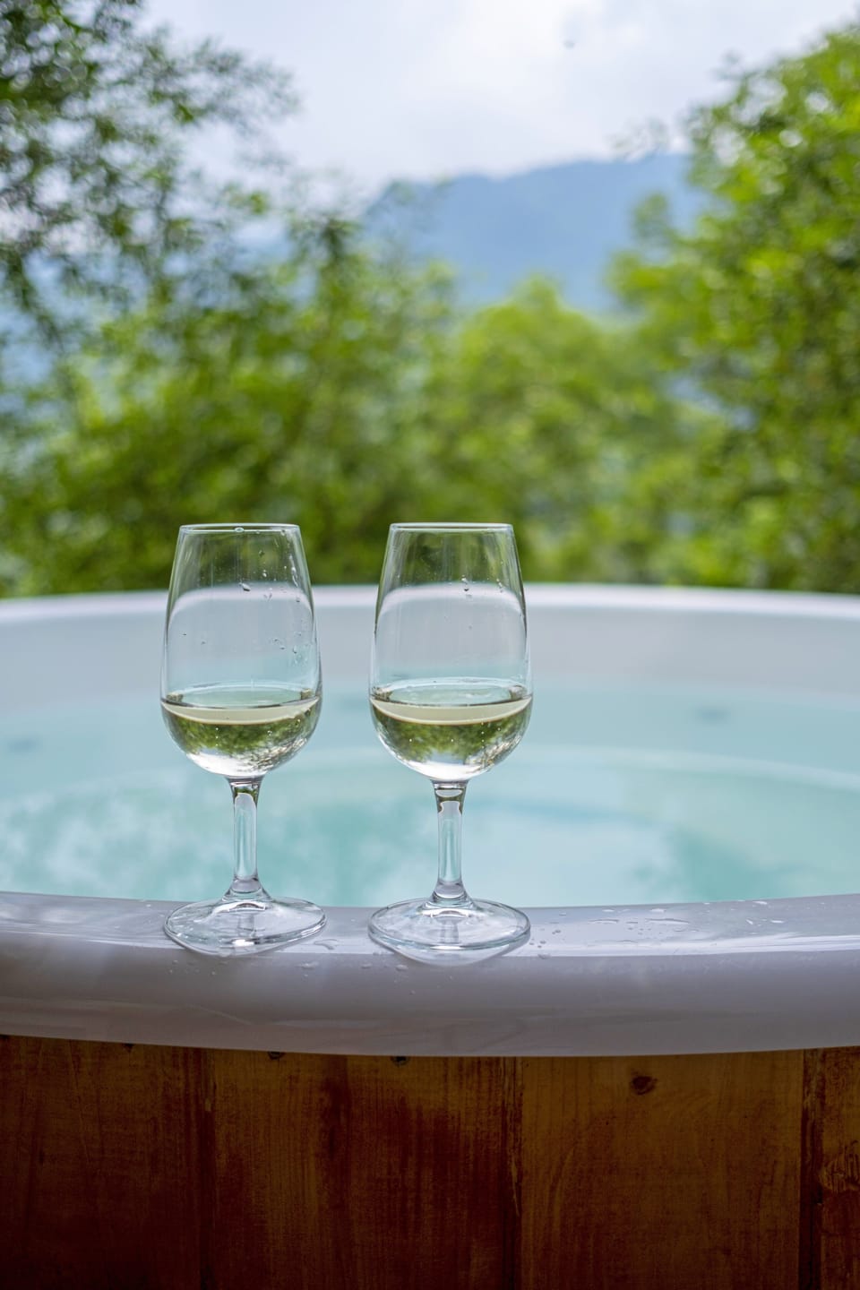 Outdoor spa tub