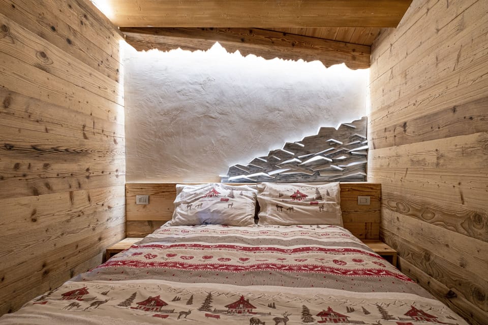 Townhome (Lucia) | Premium bedding, down comforters, soundproofing, rollaway beds