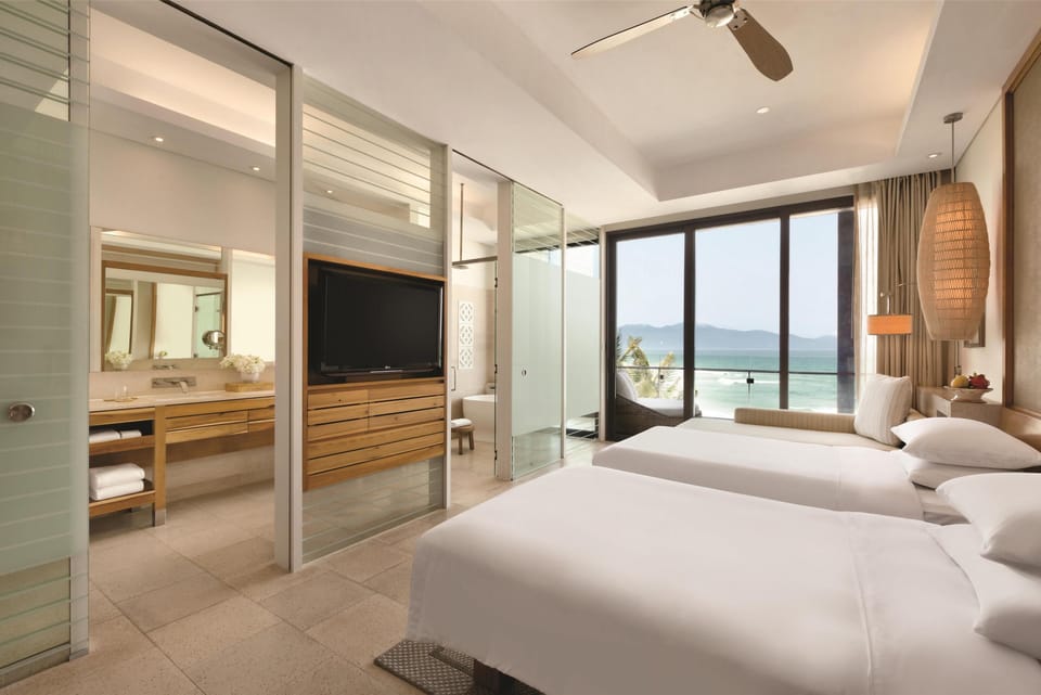 Minibar, in-room safe, laptop workspace, blackout drapes