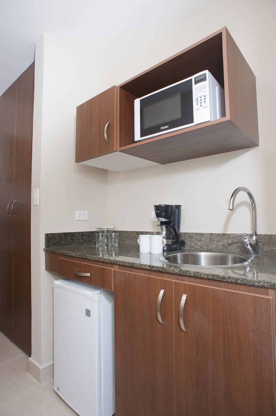 Coffee/tea maker, fridge, microwave