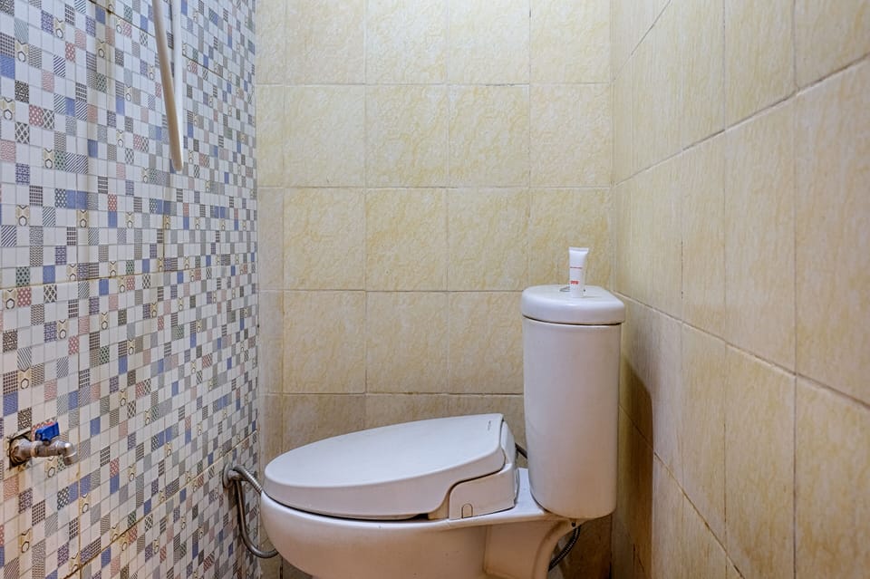Standard Single Room | Bathroom | Shower, towels