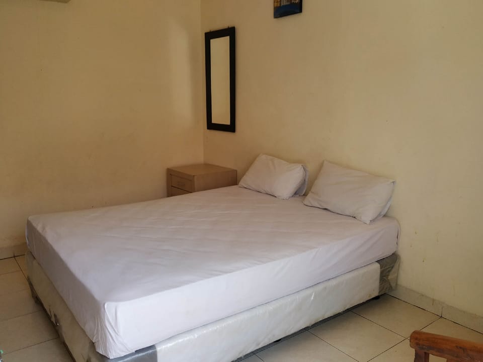 Deluxe Double Room | Desk, WiFi (free), bed sheets