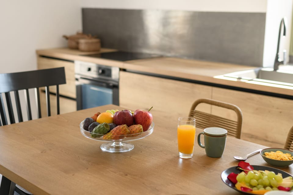 Free daily self-serve breakfast