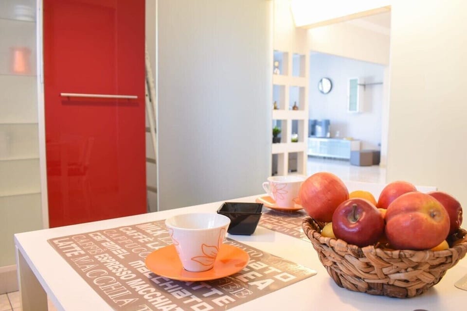 Details of the kitchen – Fruit, light, and fresh energy

