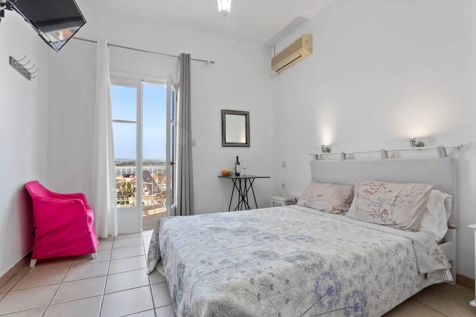 Bright and Comfortable Double Bedroom with Elegant Coastal Touches