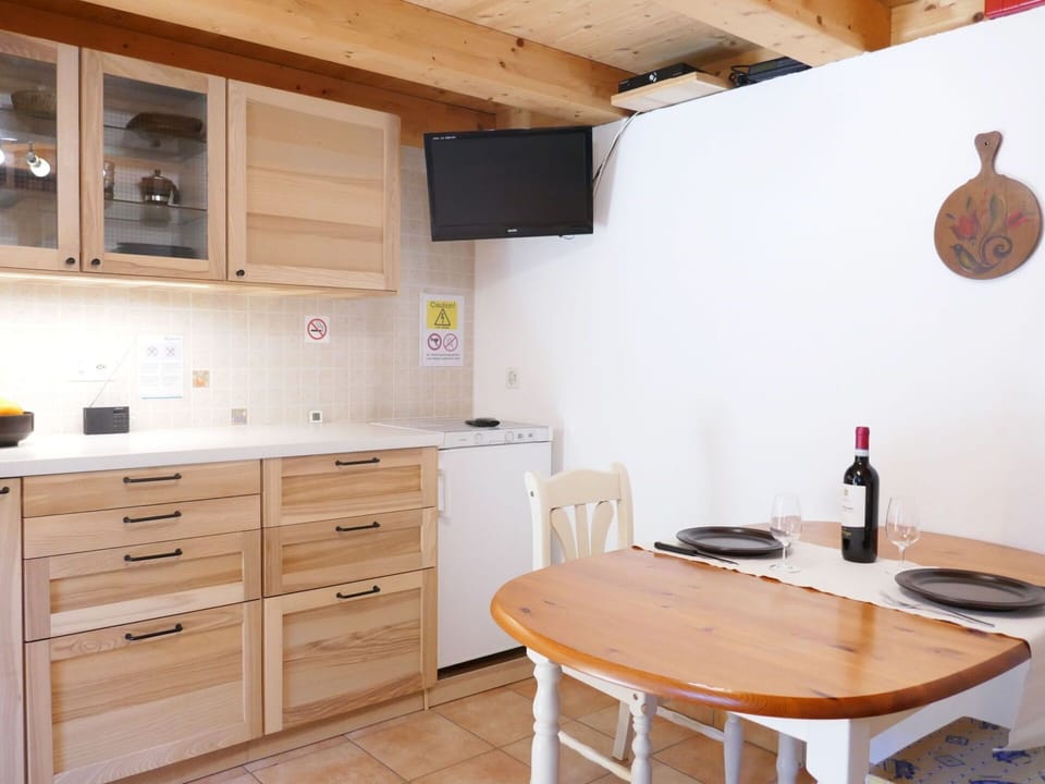 Furniture, Interior Design, Flooring, Wood, Kitchen, Countertop, Cabinetry, Floor, Ceiling, Room