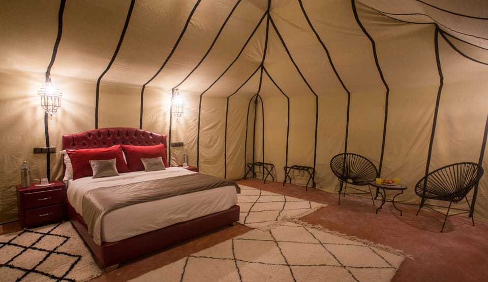 Hypo-allergenic bedding available, WiFi (free), bed sheets