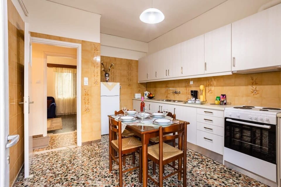 Full kitchen space