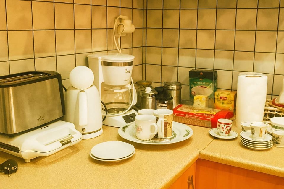 Complete Kitchen Essentials and Coffee Station
All-day convenience with a dedicated coffee setup, kettle, toaster, mugs, and breakfast accessories.