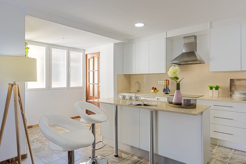 Apartment, 4 Bedrooms | Private kitchen | Full-size fridge, microwave, oven, stovetop