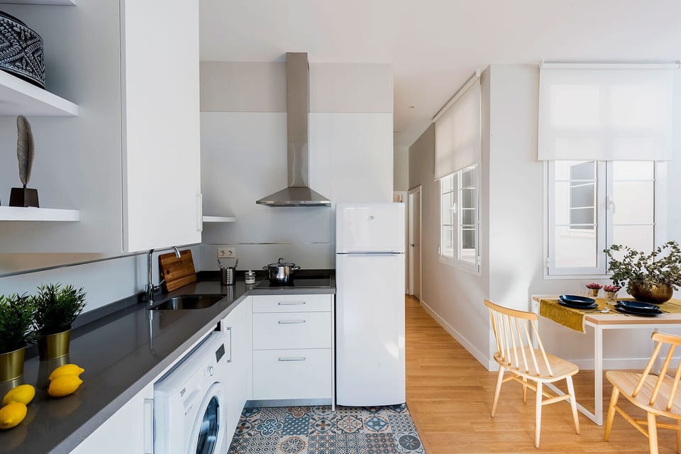 Apartment (2 Bedrooms) | Private kitchen | Full-size fridge, microwave, stovetop, coffee/tea maker