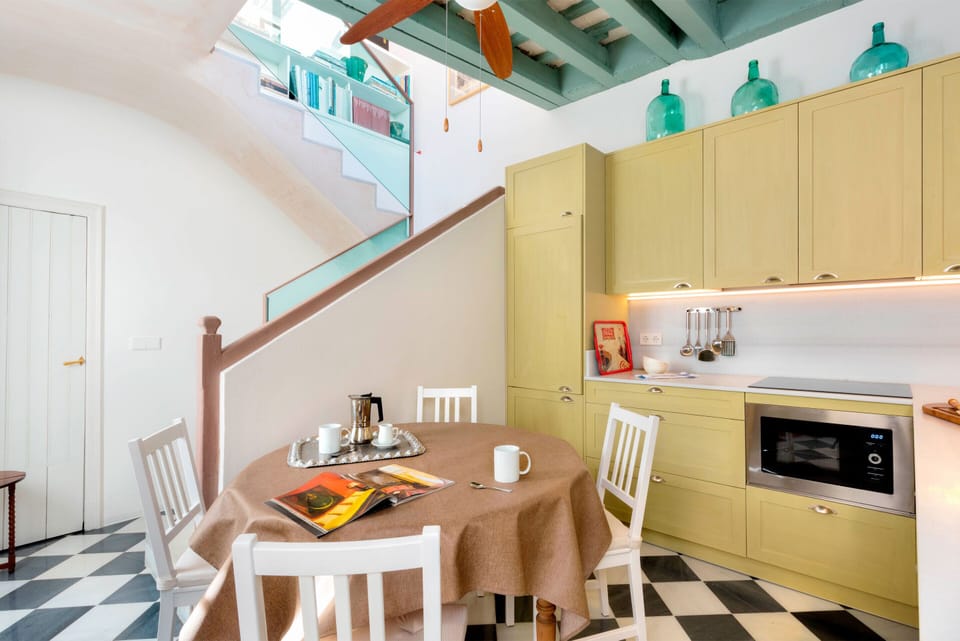 Apartment (4 Bedrooms) | In-room dining