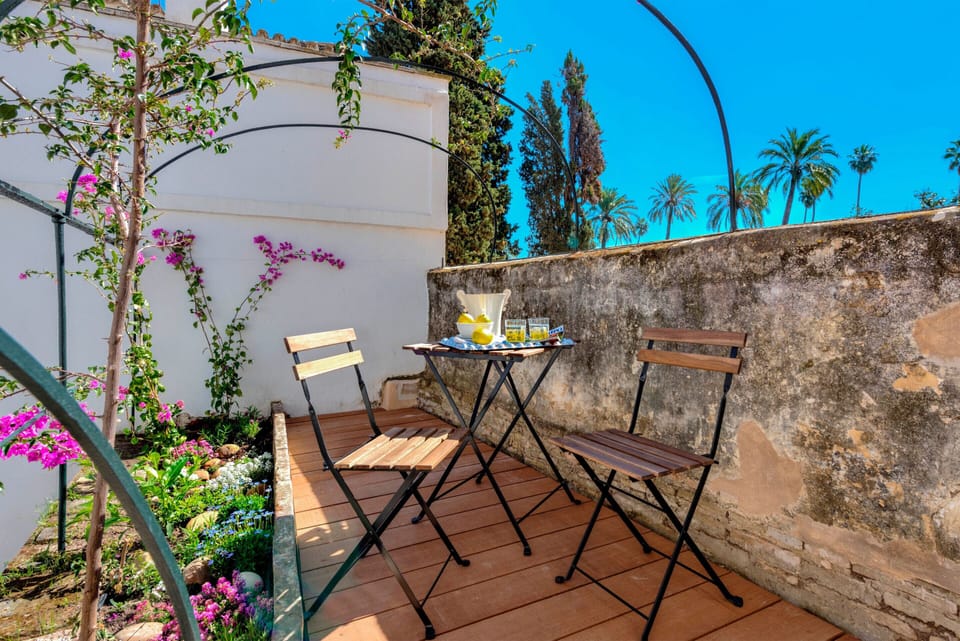 Apartment (4 Bedrooms) | Outdoor dining