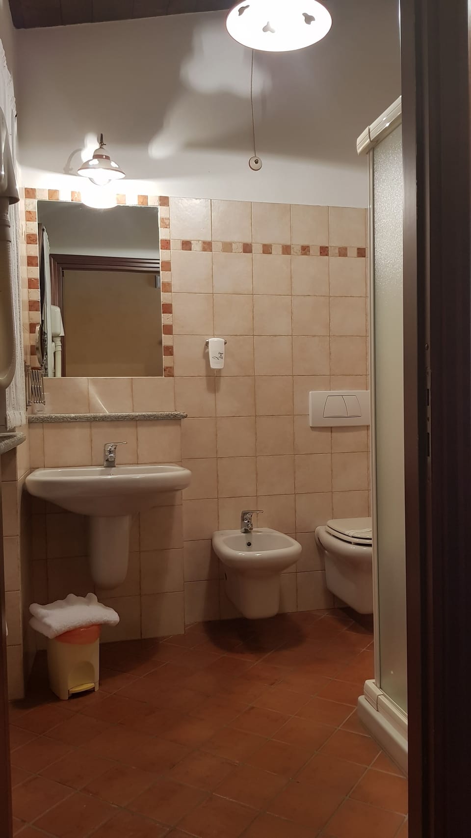 Single Room | Bathroom | Shower, free toiletries, bathrobes, bidet