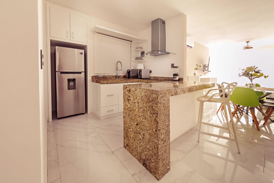 Deluxe Apartment, 2 Bedrooms, Kitchen | Microwave