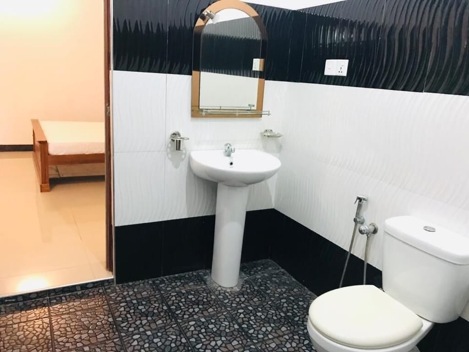 Double Room | Bathroom | Shower, towels