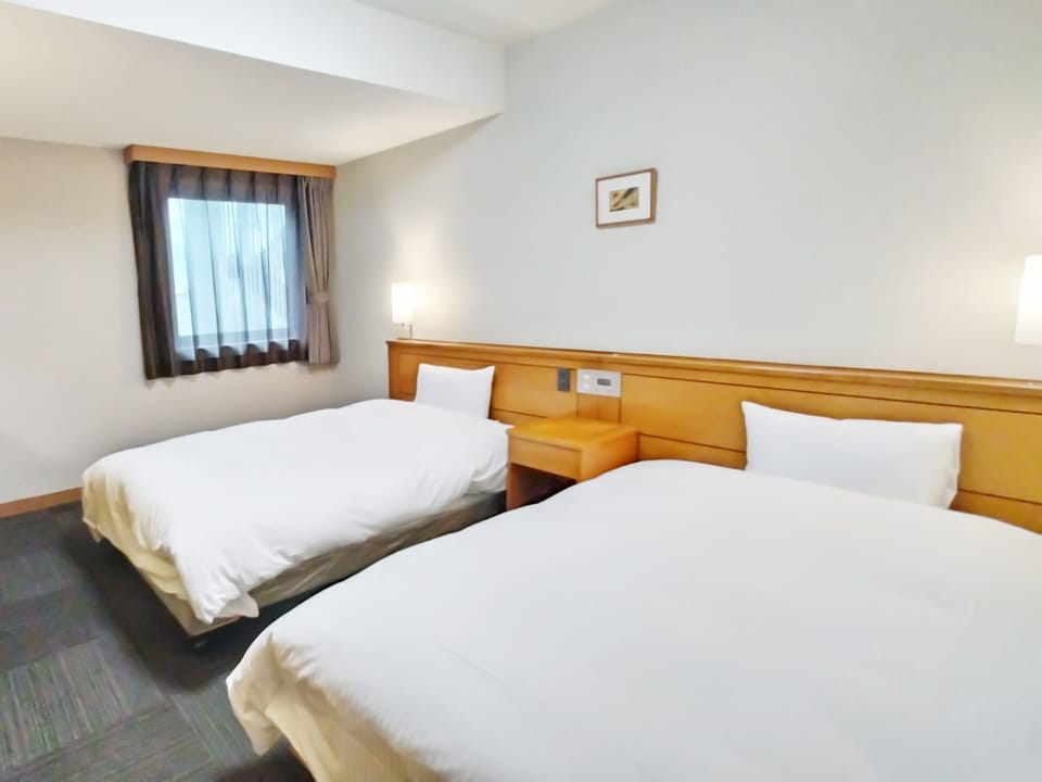 Desk, blackout drapes, free WiFi, bed sheets
