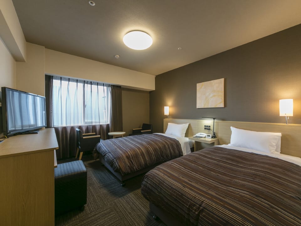 Desk, WiFi (free), bed sheets