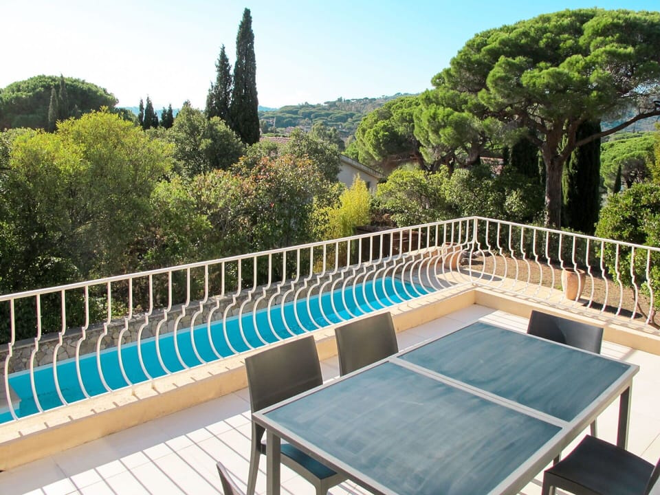 Property, Swimming Pool, Real Estate, House, Leisure, Building, Villa, Estate, Vacation, Architecture