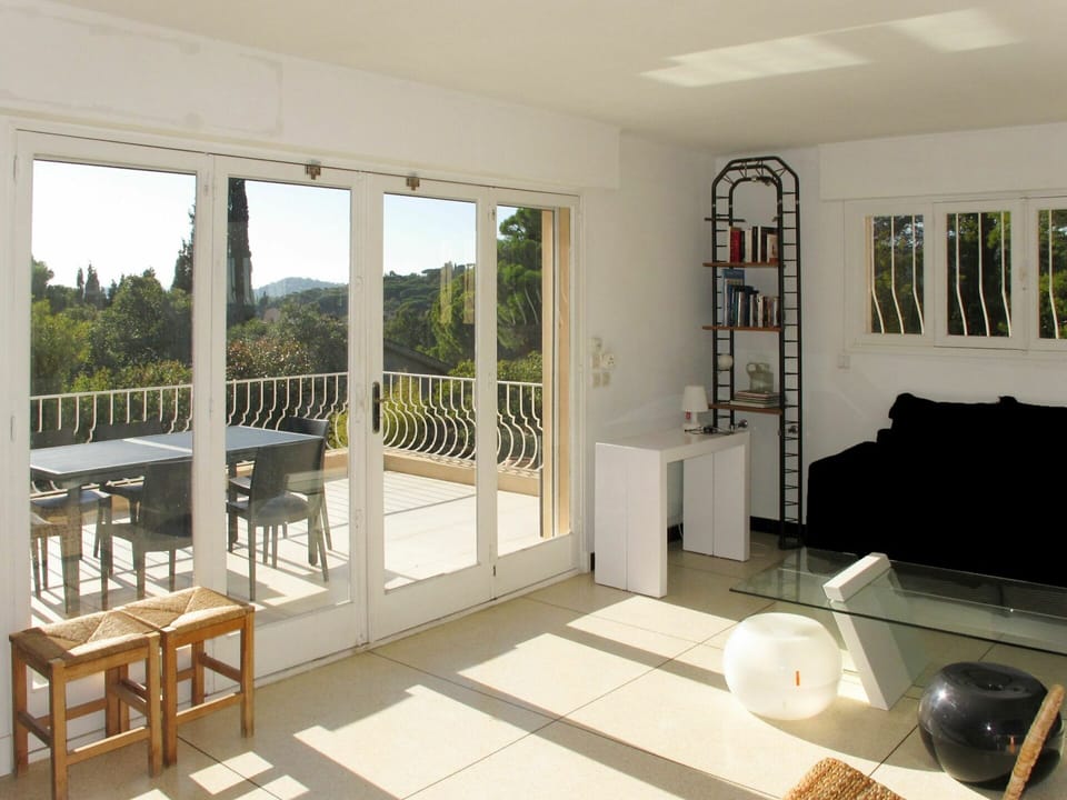 Property, Room, Building, House, Interior Design, Furniture, Living Room, Floor, Home, Porch