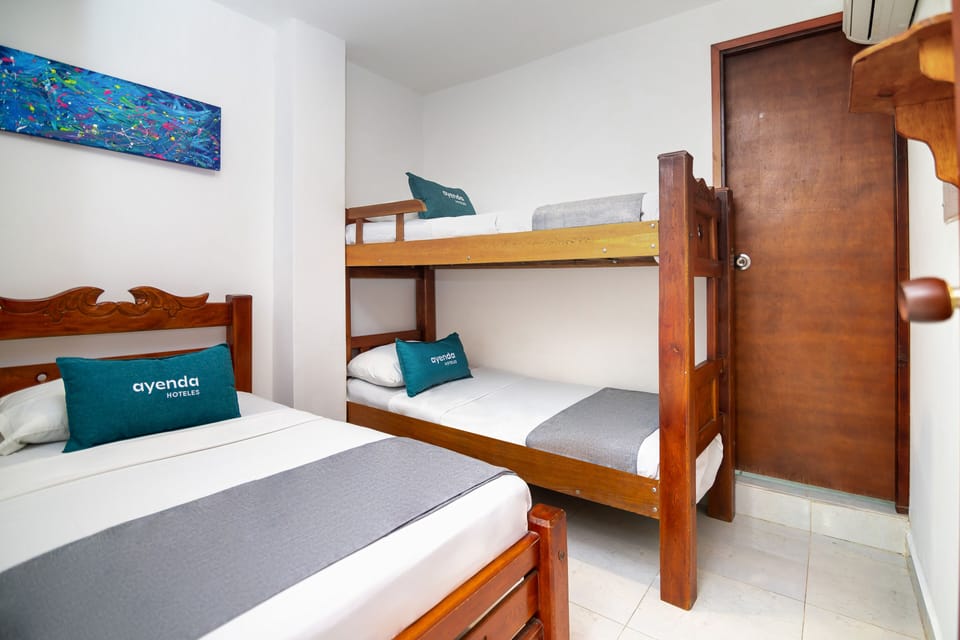 Hypo-allergenic bedding, free WiFi, bed sheets