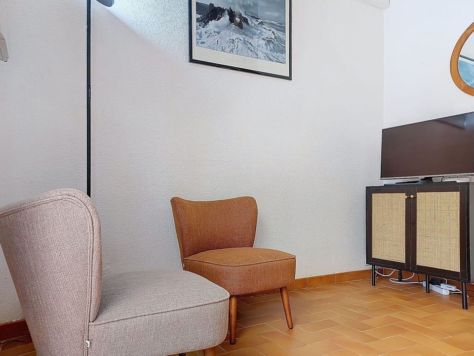 Furniture, Wall, Interior Design, Flooring, Floor, Wood, Lighting, Room, Chair, Comfort