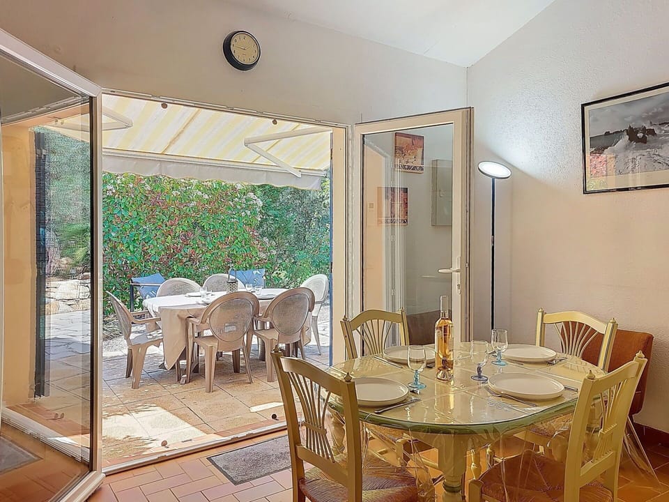 Furniture, Interior Design, Flooring, Floor, Wood, Ceiling, Chair, Lighting, Kitchen & Dining Room Table, Door