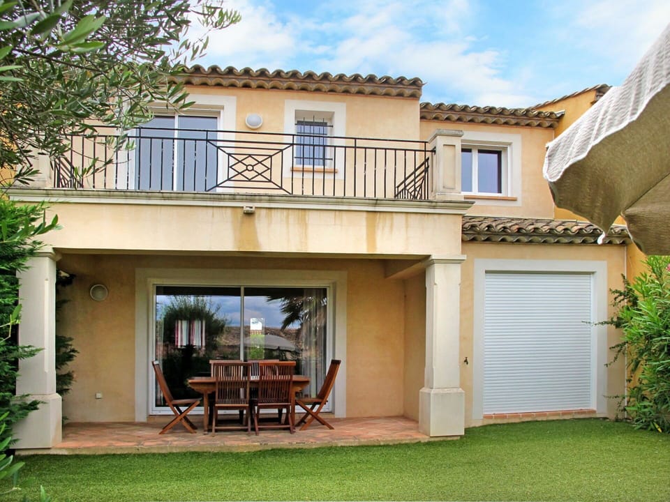 Property, House, Home, Building, Real Estate, Facade, Residential Area, Backyard, Architecture, Estate