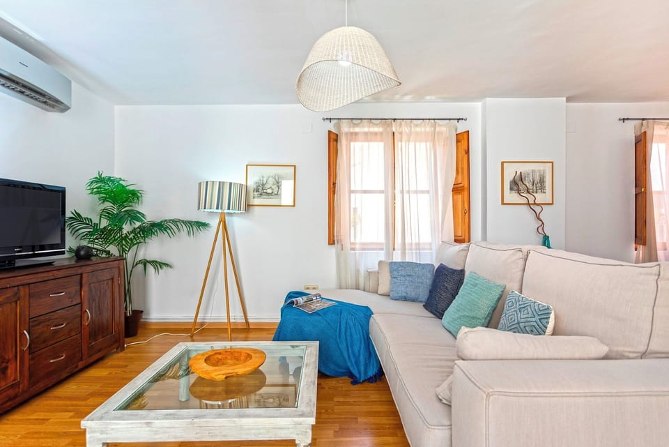 Apartment (3 Bedrooms) | Living area | 32-inch flat-screen TV with cable channels, TV
