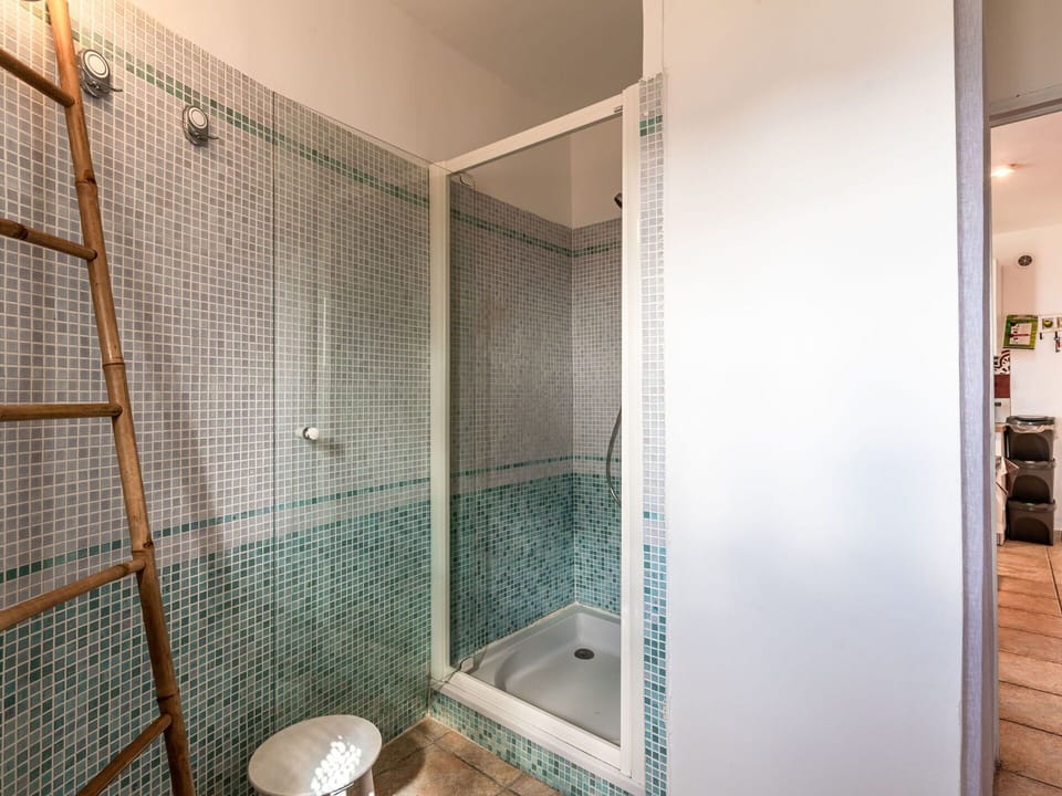 Property, Plumbing Fixture, Bathroom, Shower, Floor, Composite Material, Tap, Flooring, Real Estate