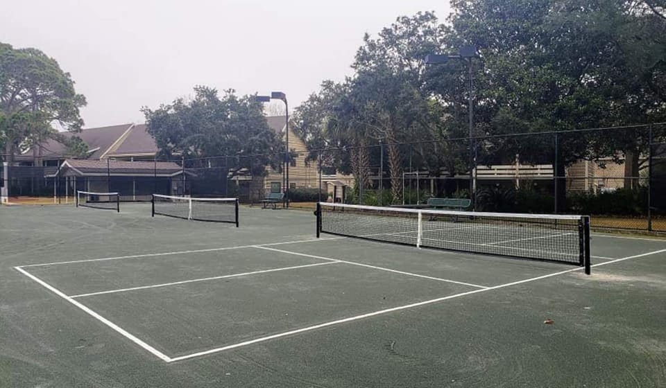 Ready to play pickleball. 6 open courst