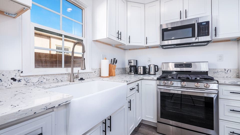 Modern Kitchen, Cozy Vibes.