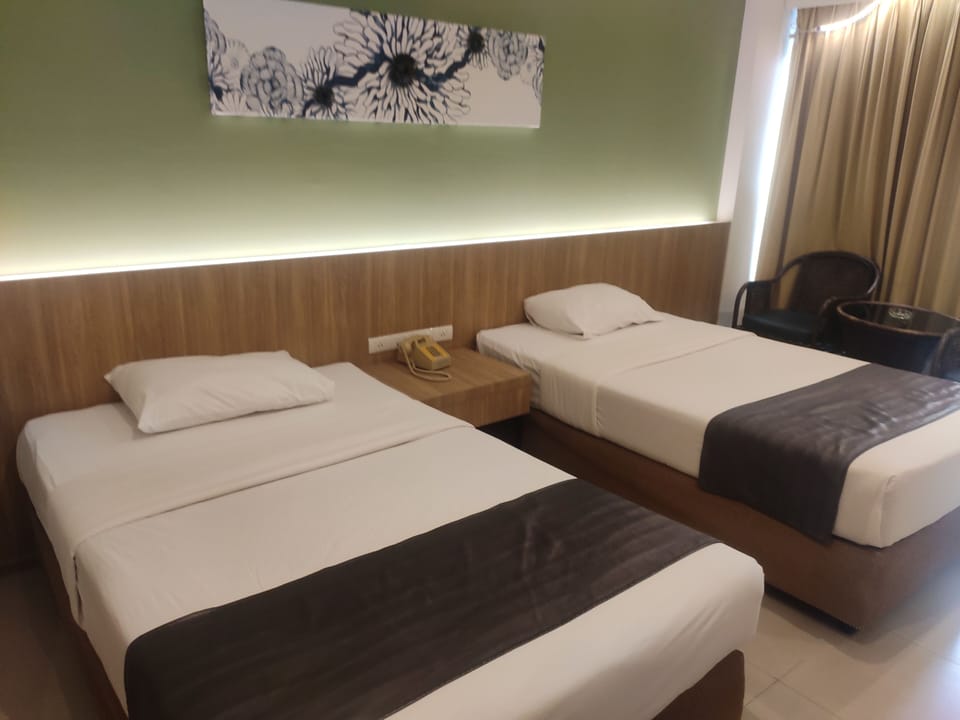 Deluxe Double or Twin Room | In-room safe, desk, laptop workspace, blackout drapes