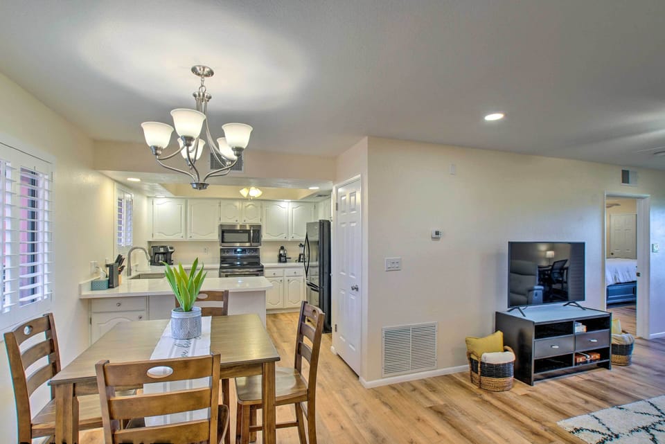 Dining Area | Dishes & Flatware Provided