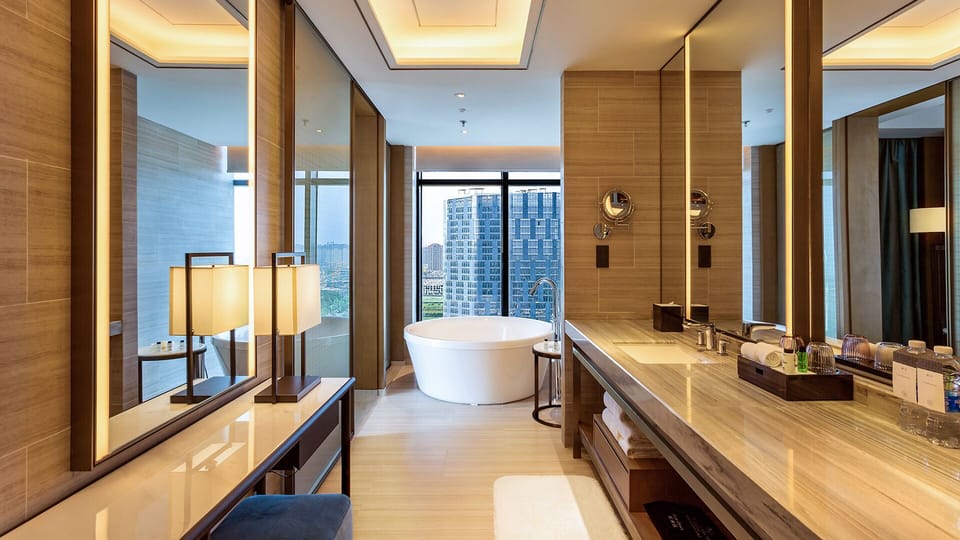 Executive Studio, 1 King Bed | Bathroom | Combined shower/tub, hydromassage showerhead, free toiletries