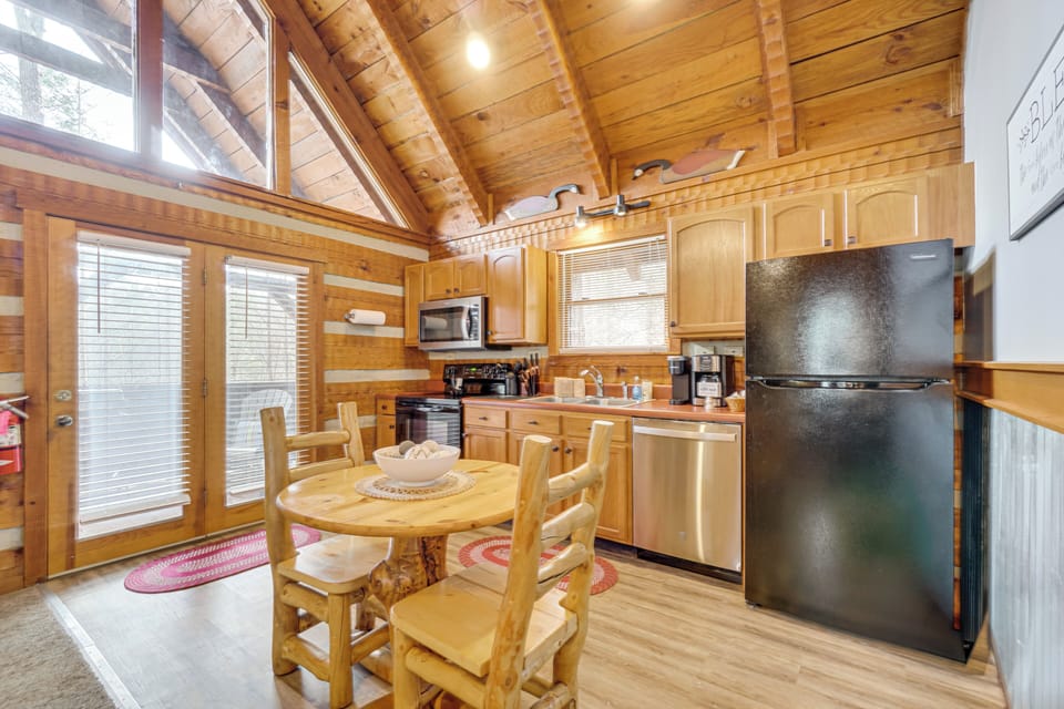 Kitchen | Coffee Maker | Crockpot | Free Breakfast for 2
