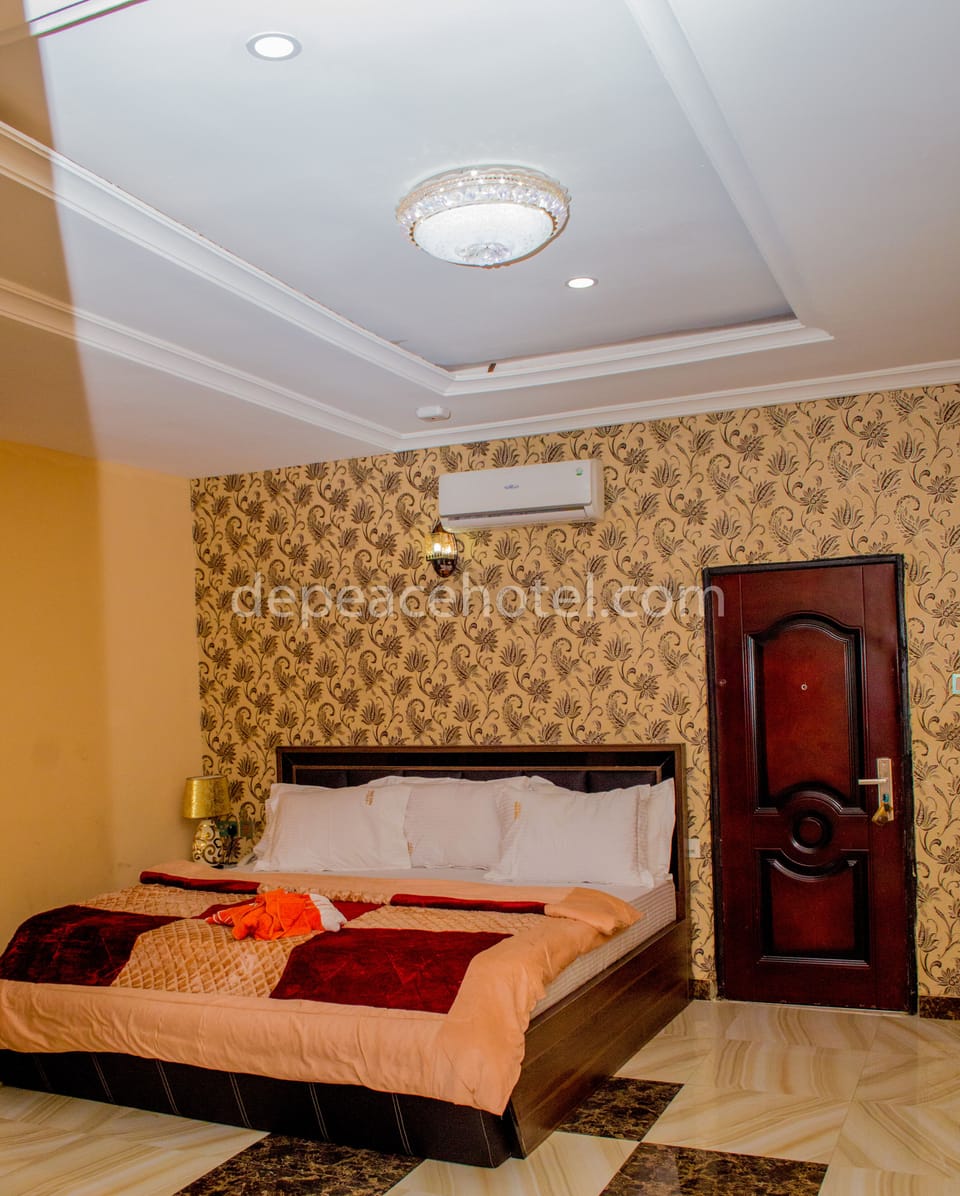 Premium Suite | Desk, free WiFi, bed sheets