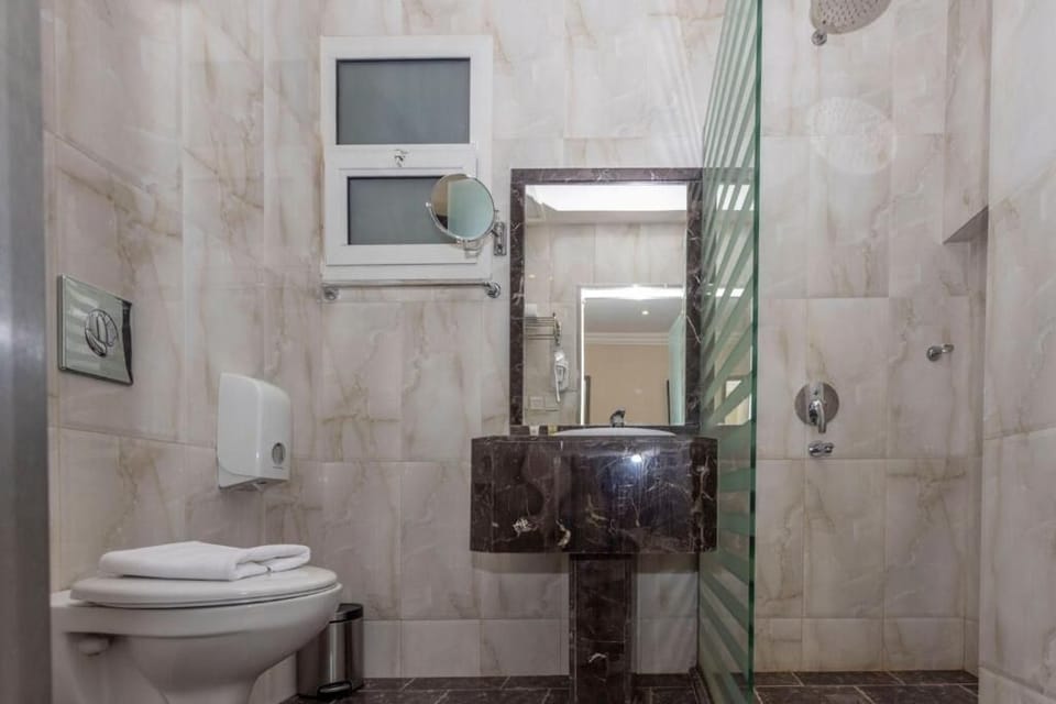 Bathtub, free toiletries, hair dryer, bathrobes