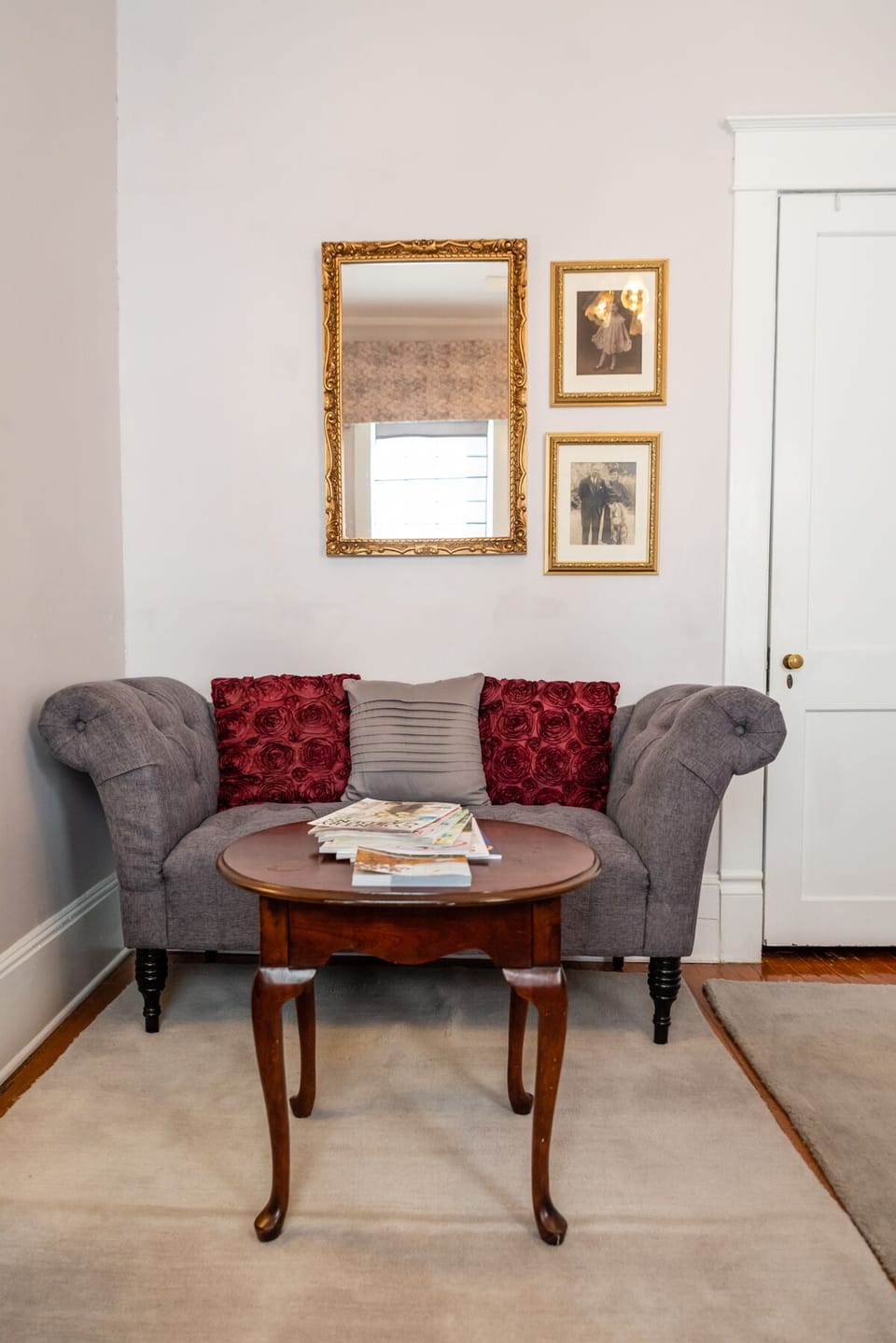 Room 202 | Living area | 32-inch flat-screen TV with cable channels, TV, DVD player
