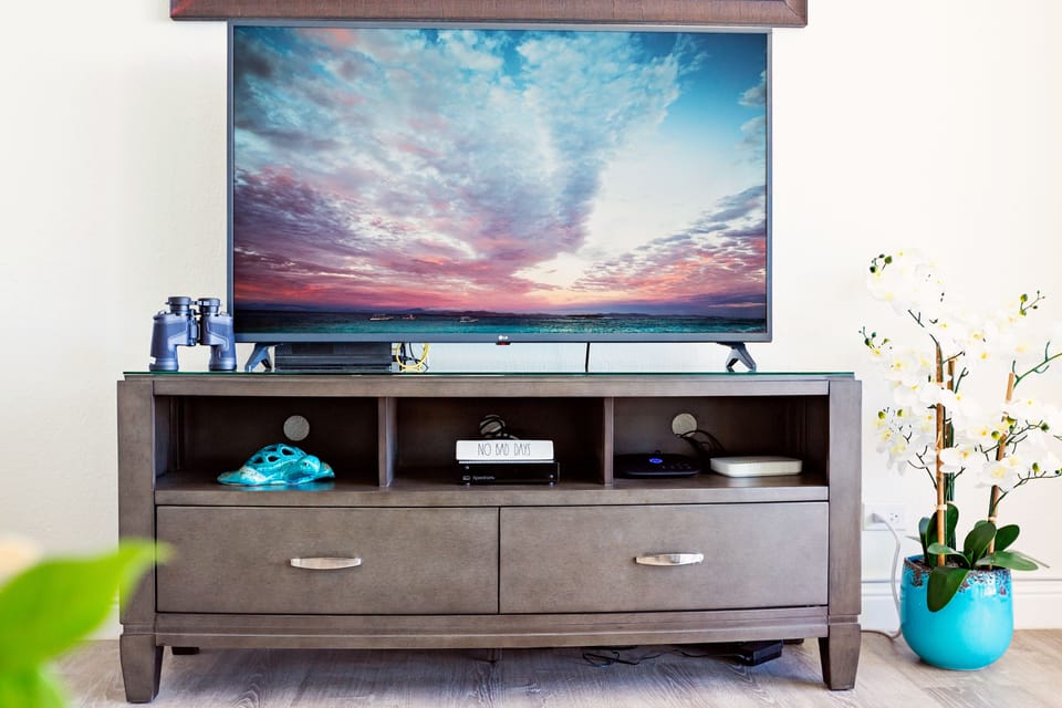  Enjoy movie nights on a sleek smart TV, with stunning ocean views just outside!