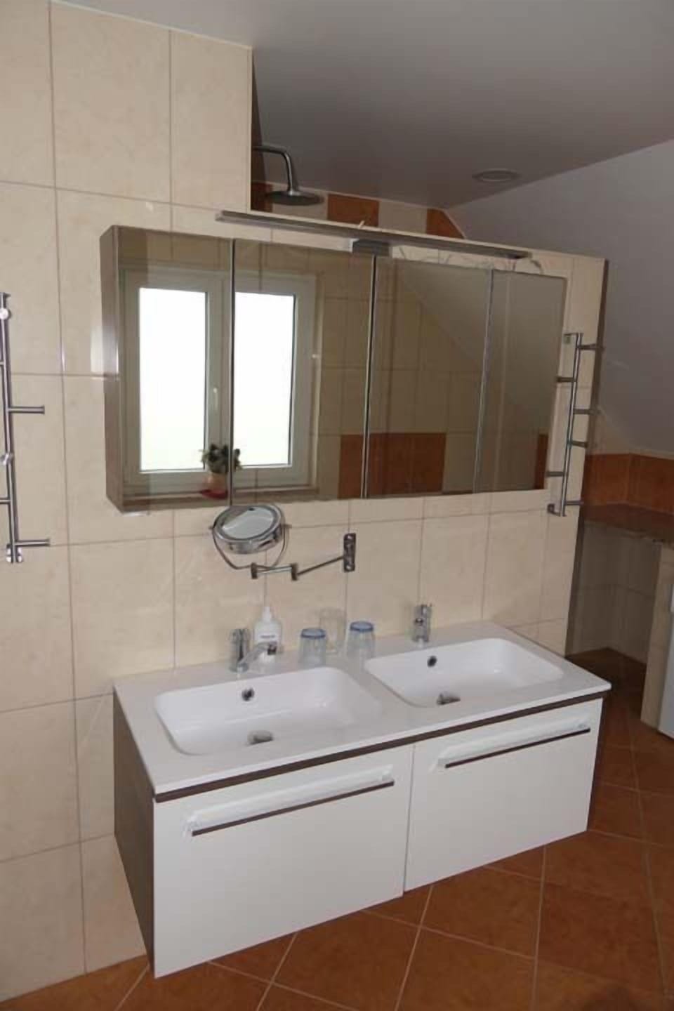 Room (Brunko 3) | Bathroom | Slippers, towels, soap, toilet paper