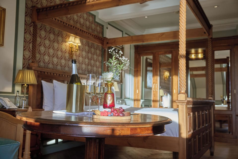 Superior Suite | In-room safe, individually decorated, individually furnished, desk