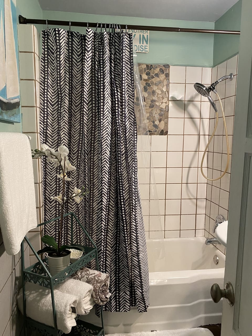 Bathtub and shower 