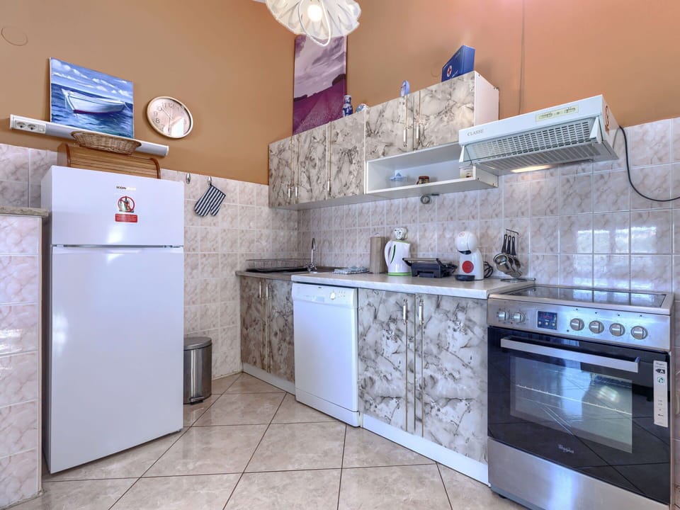 Major Appliance, Flooring, Floor, Interior Design, Home Appliance, Furniture, Kitchen Appliance, Cabinetry, Room, Kitchen