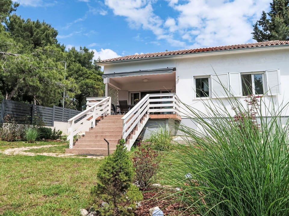 Home, Shrub, House, Residential Area, Porch, Cottage, Estate, Stairs, Handrail