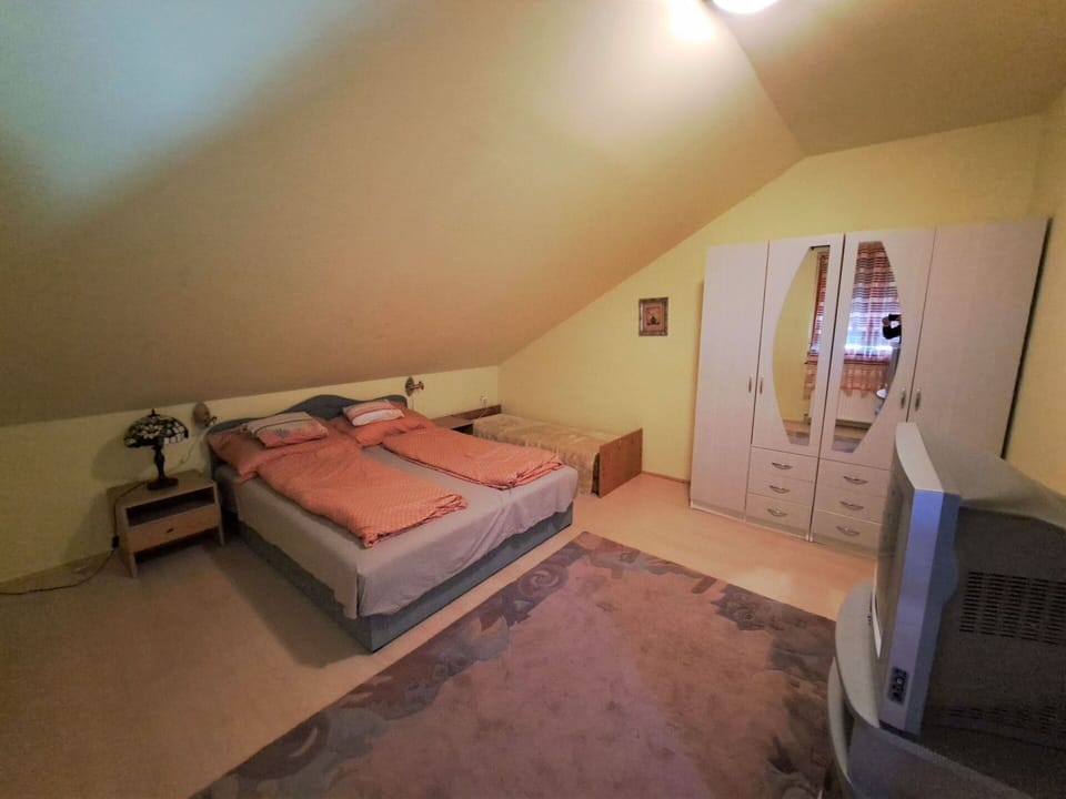 Building, Comfort, Wood, Interior Design, Floor, House, Flooring, Hardwood, Bed, Tints And Shades