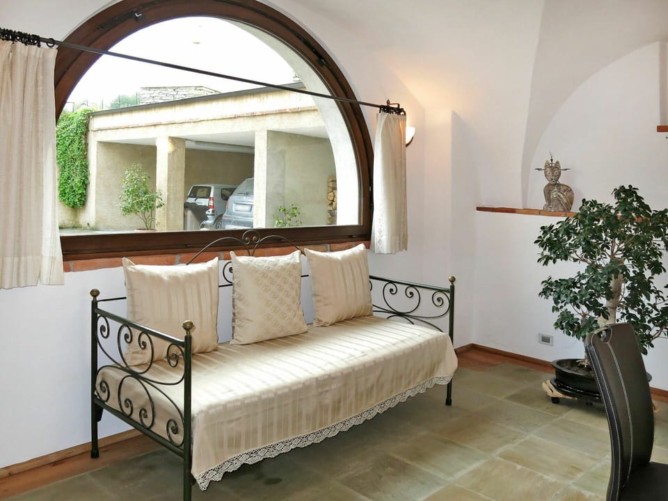 Furniture, Room, Property, Bed, Interior Design, Building, Arch, Architecture, Floor, Bedroom