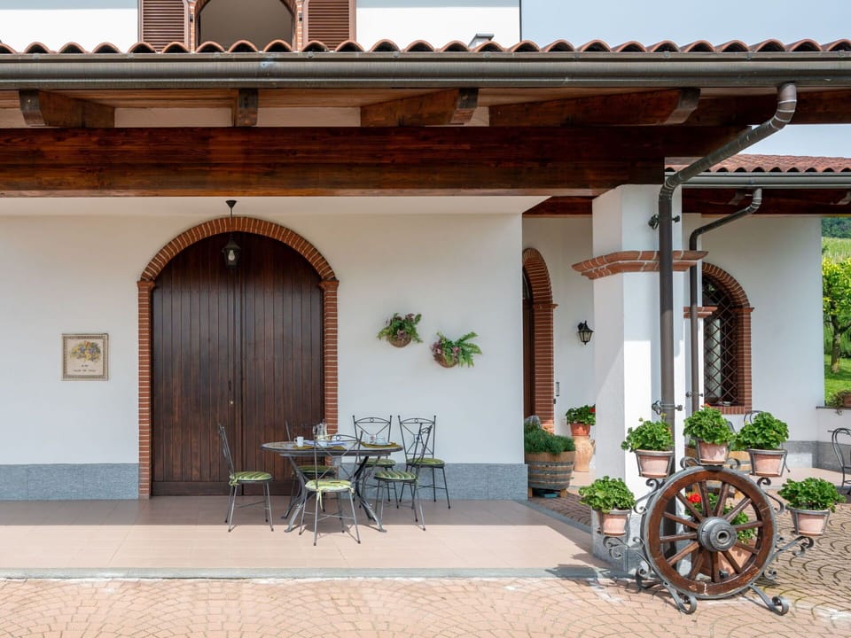 Plant, Property, Furniture, Building, Flowerpot, Shade, Wood, Interior Design, Door, Chair